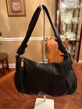 Elegant Cole Haan, Great Detailing - Not Your Average Hobo Bag. EUC